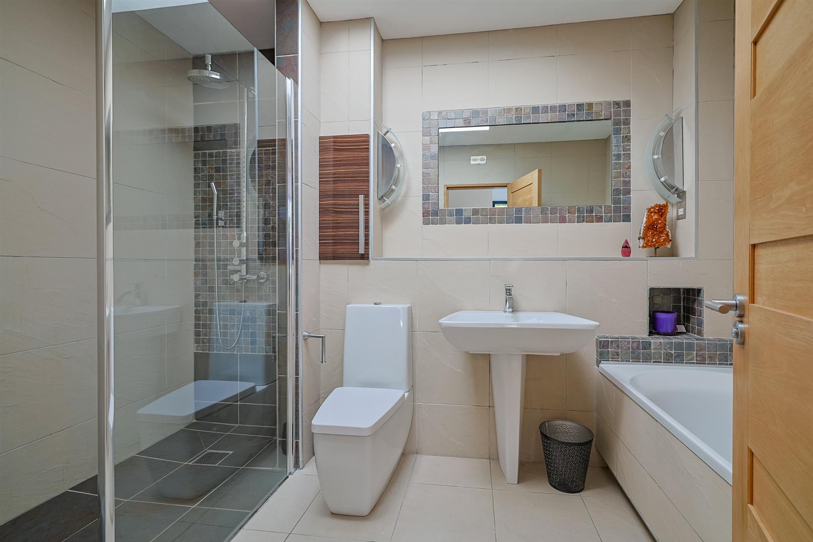 20 Brynau Drive, Mayals, Swansea, SA3 5EE